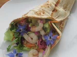 Piadina Loriana con insalata di pesce e fiori